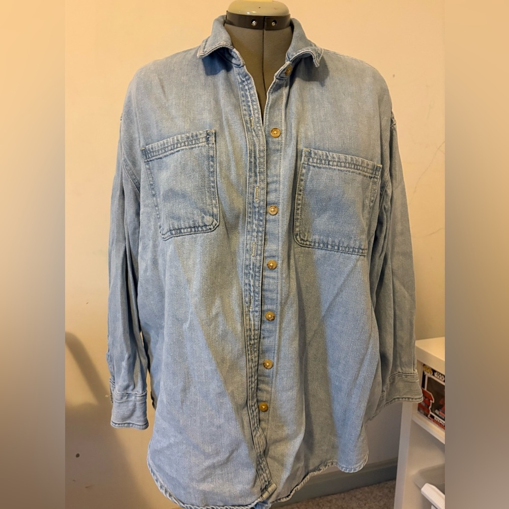 Old Navy Light Blue Denim Button Down The Boyfriend Shirt